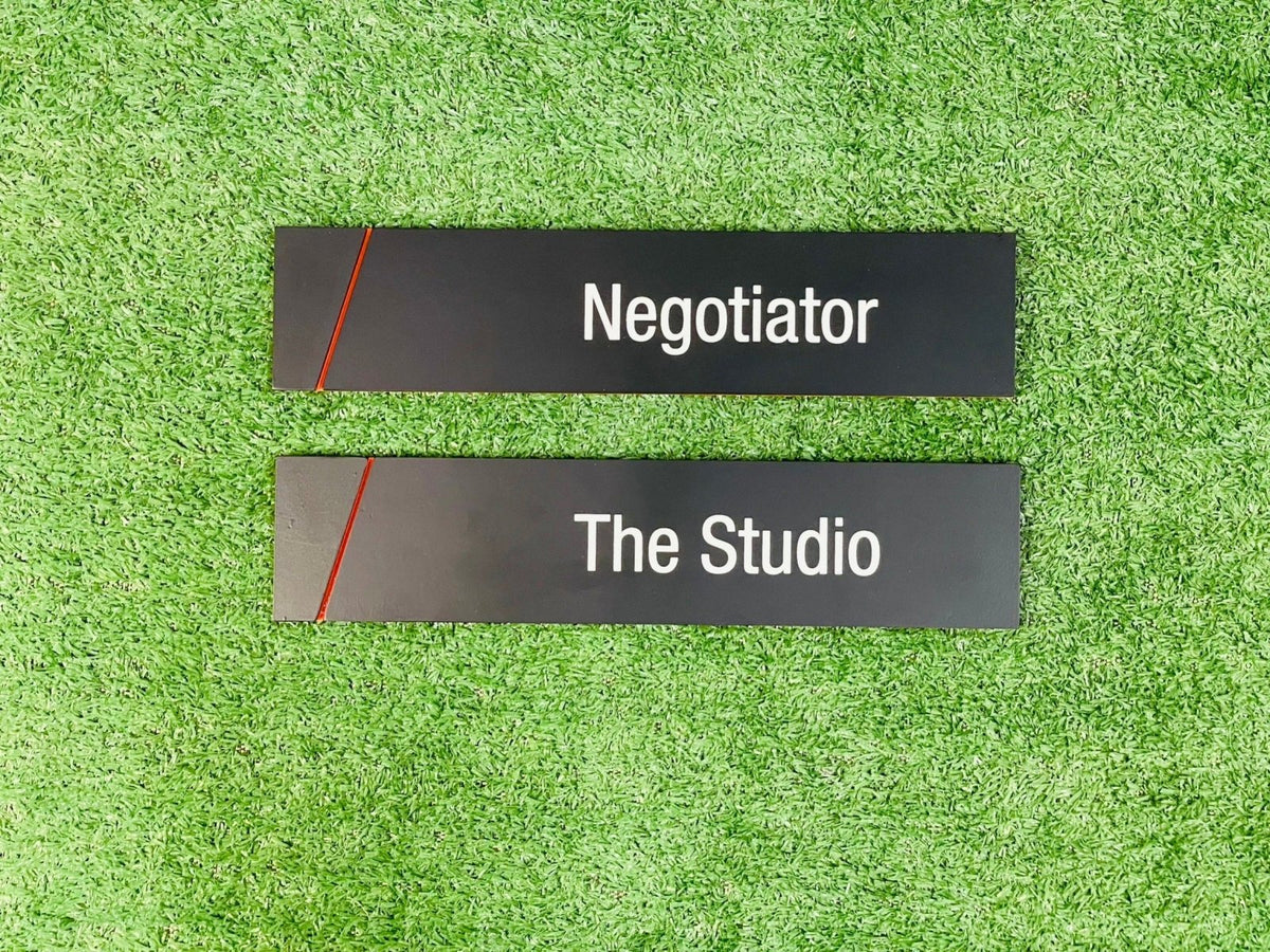 ป้ายหน้าห้อง ป้ายห้องประชุม และป้ายแผนก ดีไซน์เรียบหรู พิมพ์คมชัด เหมาะสำหรับอาคารสำนักงาน โรงเรียน และโรงพยาบาล