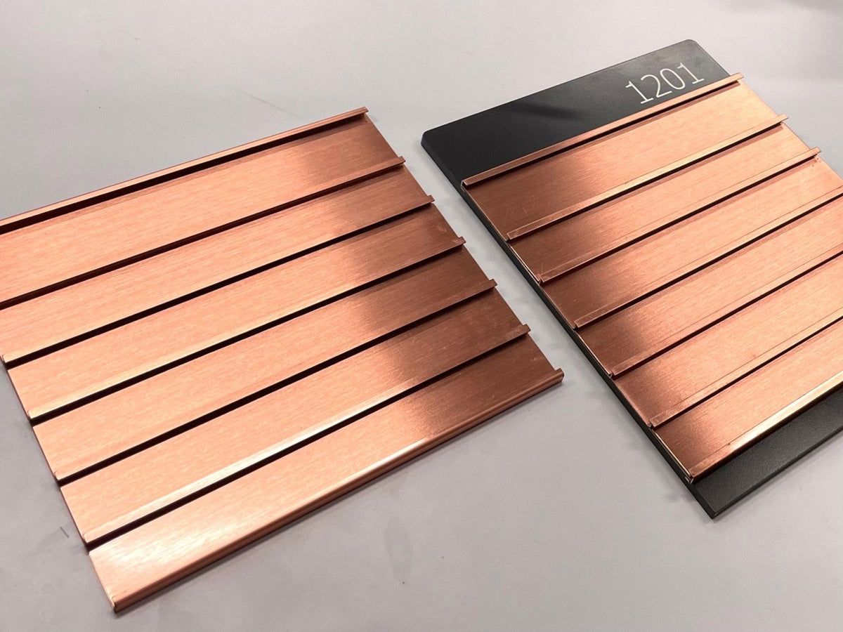 ป้ายสแตนเลสคอปเปอร์ใหม่ แฮร์ไลน์ ดีไซน์หรู แข็งแรง ทนทาน เหมาะสำหรับป้ายบริษัทและอาคารพาณิชย์