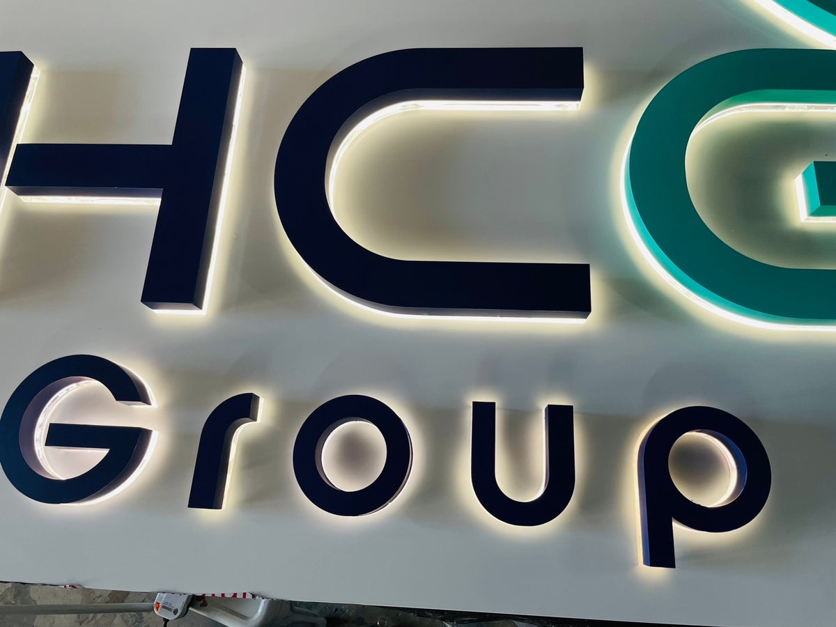 ป้ายไฟออกหลัง และอะคริลิคซ้อนหลัง แสงไฟสวยหรู สะท้อนกำแพงโดดเด่น เหมาะสำหรับป้ายบริษัท ร้านค้า และงานตกแต่งอาคาร