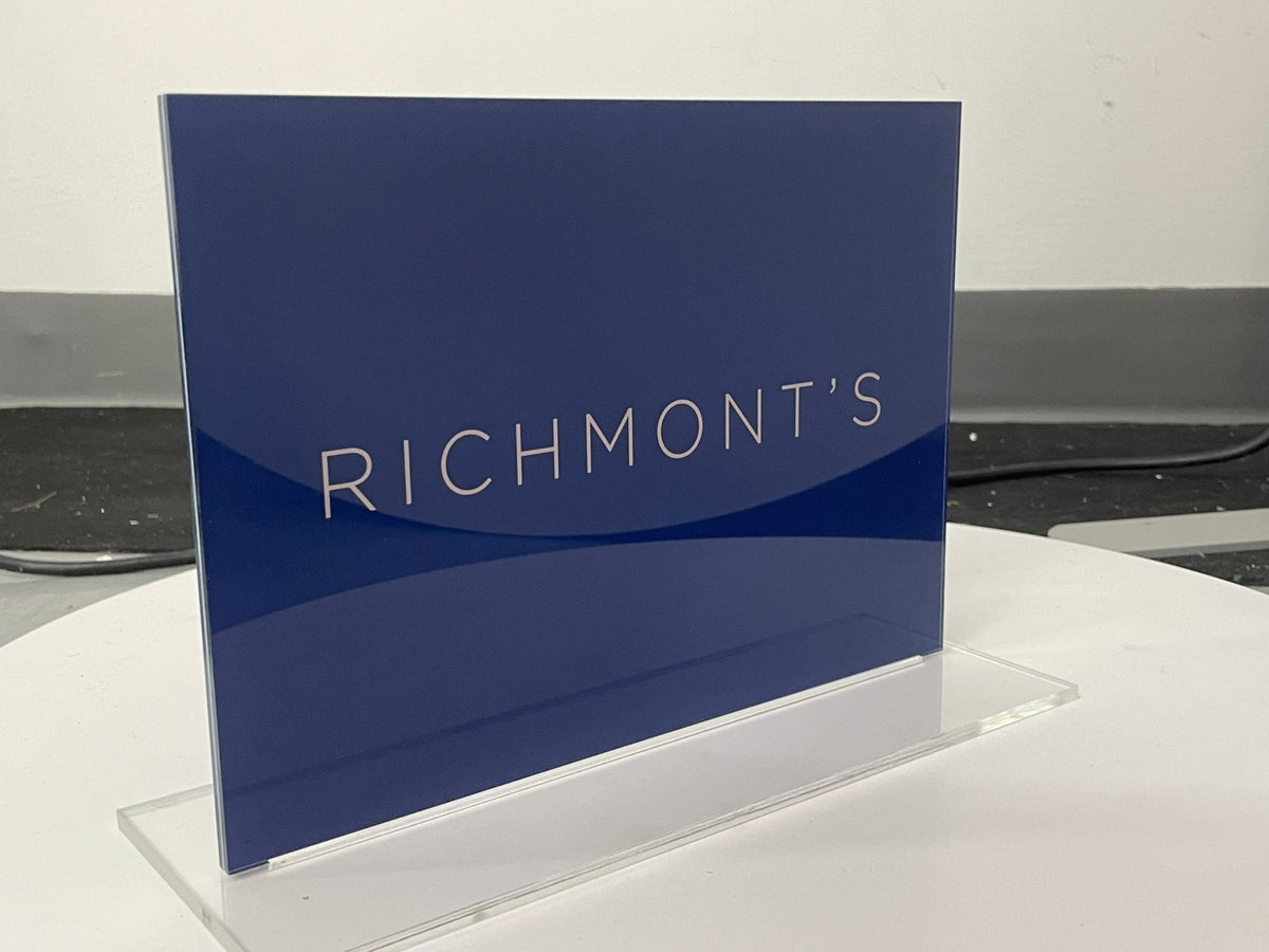 ป้ายอะคริลิคตั้งโต๊ะ และกรอบรูปอะคริลิคใส พิมพ์คมชัด ดีไซน์หรูหรา เหมาะสำหรับป้ายราคา เมนูร้านอาหาร และงานตกแต่ง