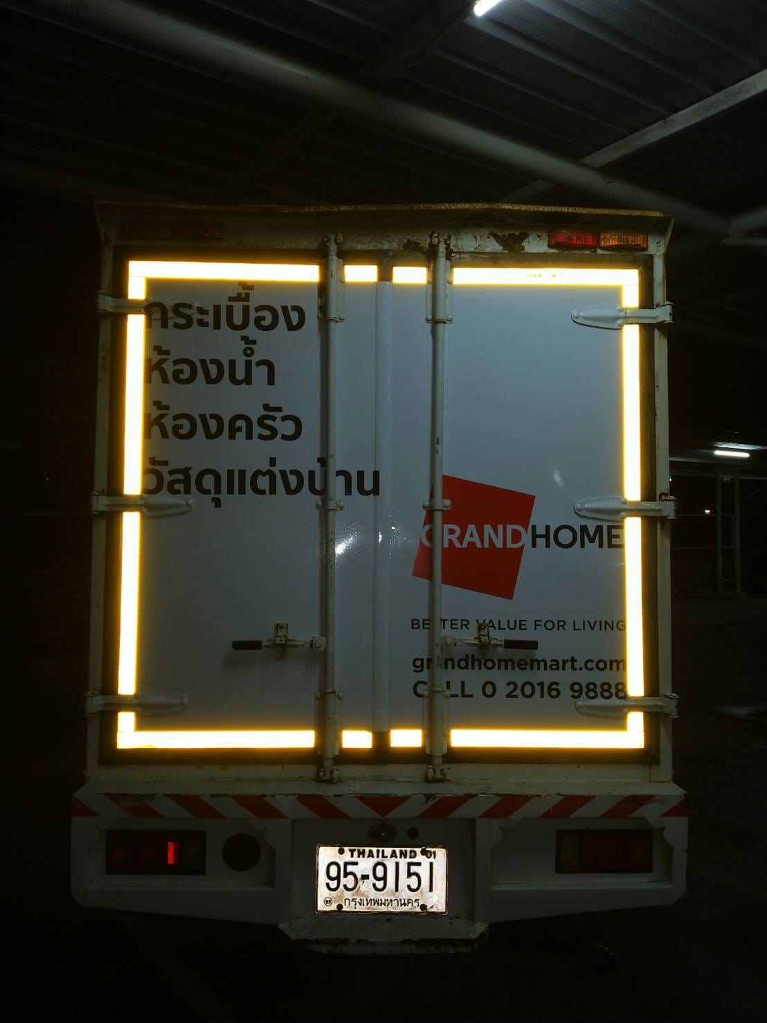 เทปสะท้อนแสง 3M Diamond Reflective Sticker เหลือง ติดท้ายรถบรรทุก
