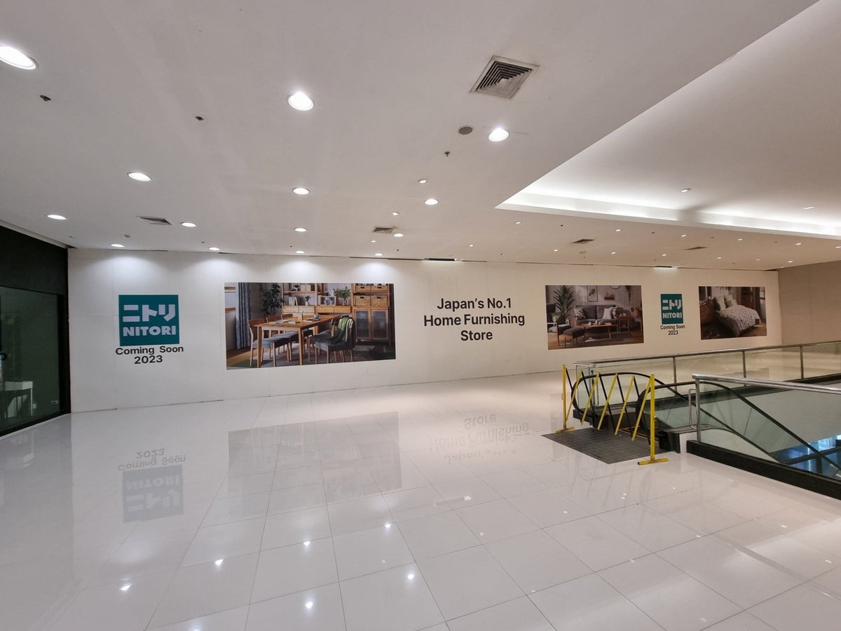 สติ๊กเกอร์และป้ายปิดปรับปรุงร้าน Coming Soon พิมพ์คมชัด สีสด เหมาะสำหรับติดหน้าร้าน โครงการใหม่ และงานรีโนเวท