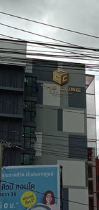 รับติดสติ๊กเกอร์อาคารสูง และป้ายติดตึก งานพิมพ์คมชัด ทีมช่างมืออาชีพ เหมาะสำหรับโฆษณา โปรโมชัน และสร้างภาพลักษณ์องค์กร