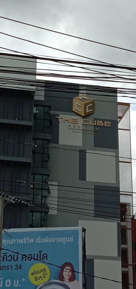 รับติดสติ๊กเกอร์อาคารสูง และป้ายติดตึก งานพิมพ์คมชัด ทีมช่างมืออาชีพ เหมาะสำหรับโฆษณา โปรโมชัน และสร้างภาพลักษณ์องค์กร