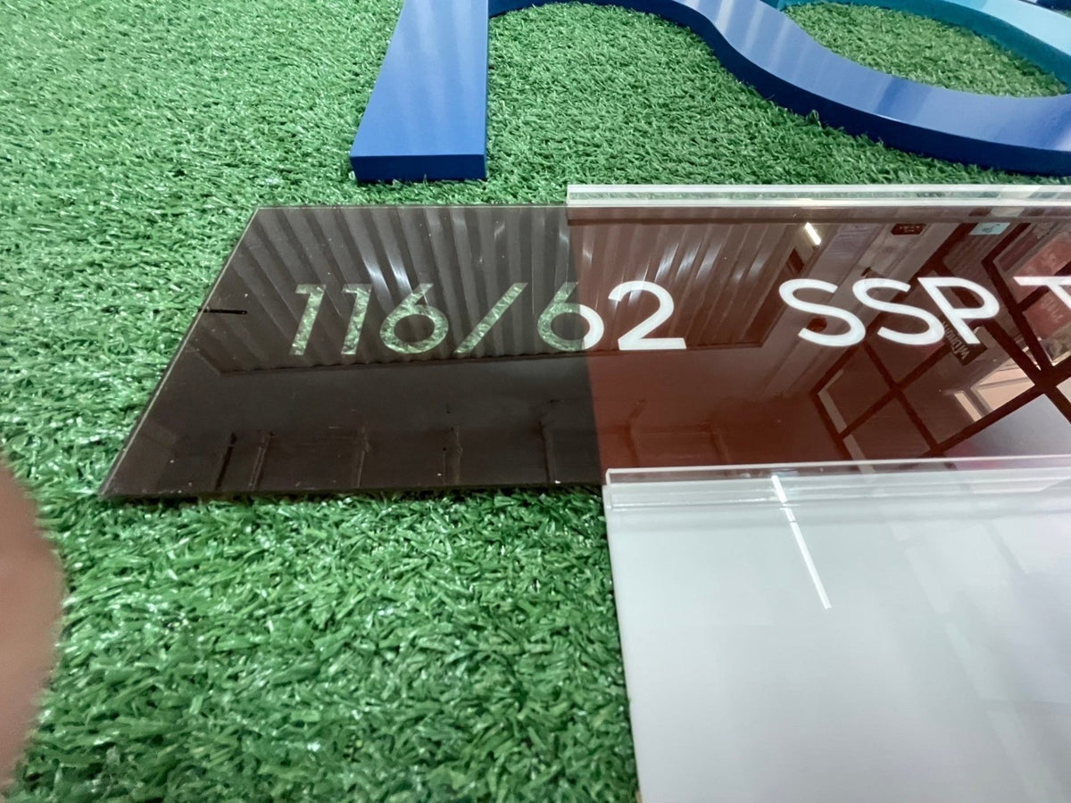 ป้ายรางสอดอะคริลิค ใส่ข้อมูลเปลี่ยนง่าย เหมาะสำหรับป้ายหน้าห้อง ป้ายสำนักงาน และอาคาร