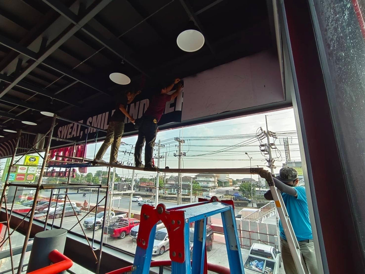 ป้ายฟิตเนส ตกแต่งยิม สปอร์ตคลับ ดีไซน์ทันสมัย พิมพ์คมชัด เหมาะสำหรับสปอร์ตคลับและศูนย์ออกกำลังกาย