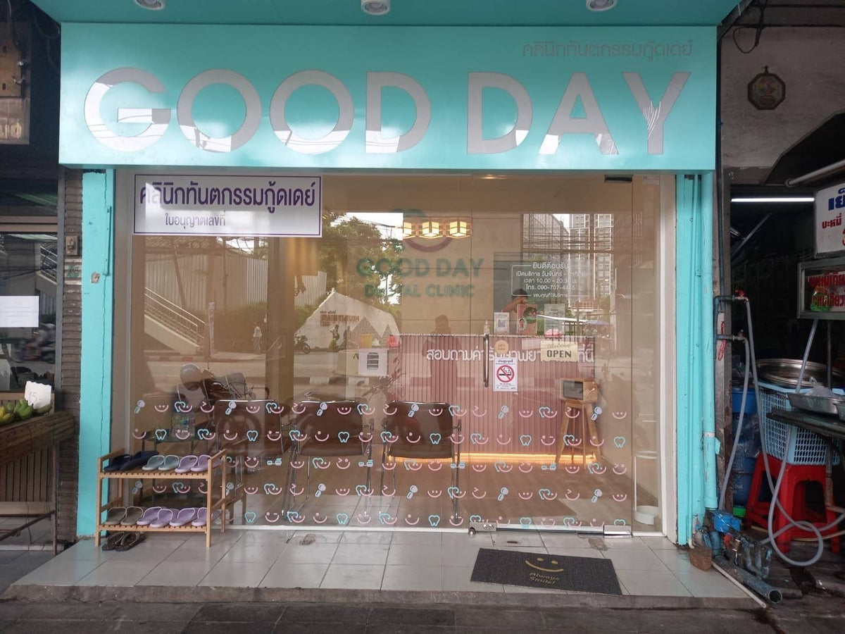 สติ๊กเกอร์ไดคัท และสติ๊กเกอร์ติดกระจกหน้าร้าน พิมพ์คมชัด สีสวยทนทาน เหมาะสำหรับงานตกแต่งร้านค้า โปรโมชัน และโฆษณา