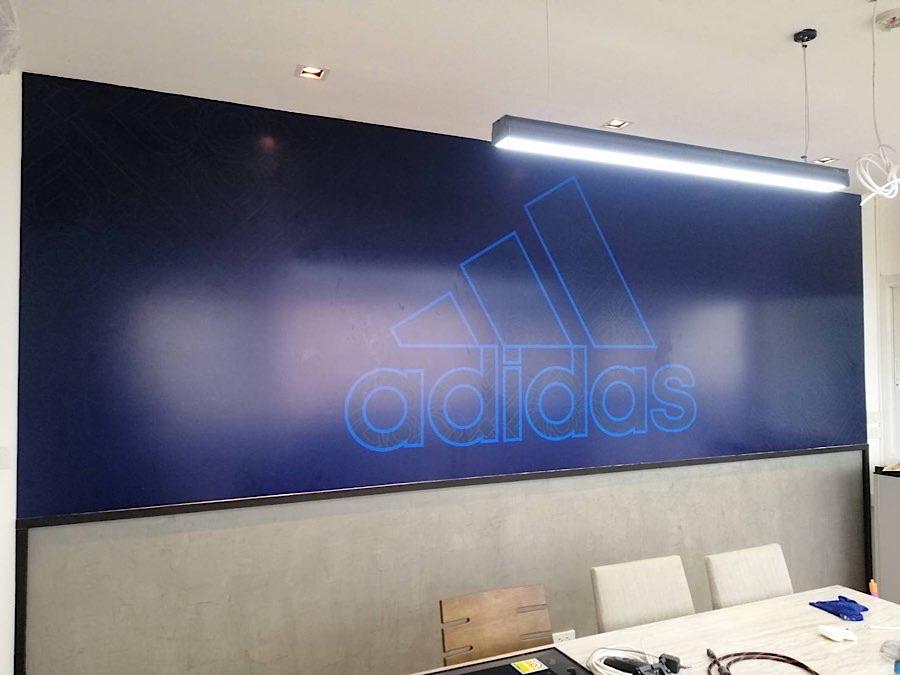 สติ๊กเกอร์ติดผนังห้อง และผนังปูน Wall Sticker พิมพ์ลายคมชัด ติดตั้งง่าย เหมาะสำหรับตกแต่งบ้าน ร้านค้า และออฟฟิศ