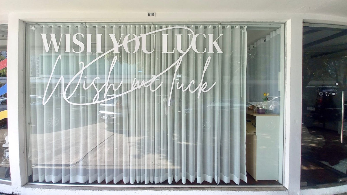 สติ๊กเกอร์ไดคัทติดกระจก สีขาว พิมพ์คมชัด เหมาะสำหรับงานตกแต่งร้านค้า ออฟฟิศ และงานประชาสัมพันธ์