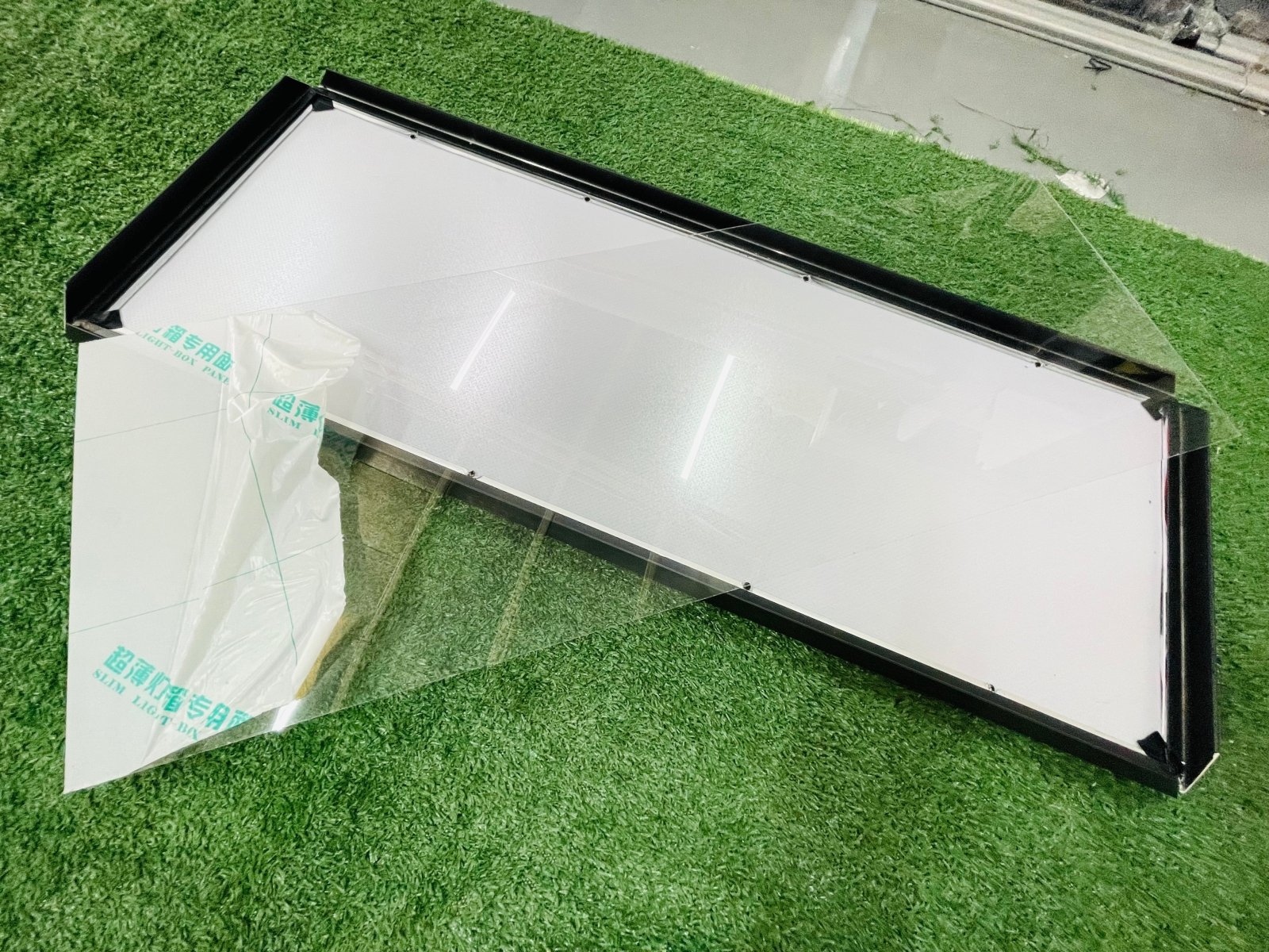 ป้ายไฟ LED Slim Lightbox ป้ายกรอบไฟแบบบาง ดีไซน์ทันสมัย สว่างคมชัด เหมาะสำหรับป้ายโฆษณา หน้าร้าน และงานโปรโมชัน