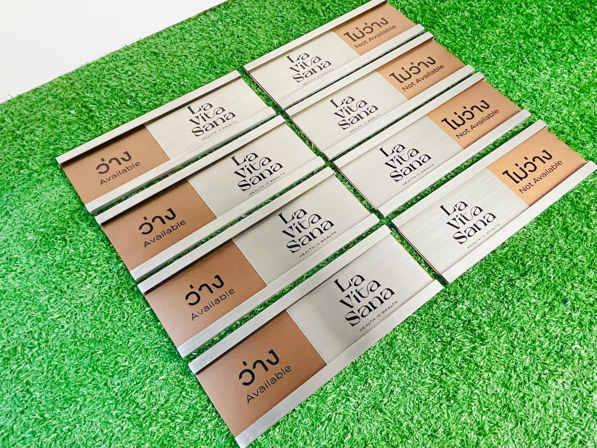 ป้ายสอด รางสอดป้ายหน้าห้อง และป้ายบอกชั้น ดีไซน์เรียบหรู ใช้งานสะดวก เหมาะสำหรับอาคารสำนักงาน โรงเรียน และโรงพยาบาล