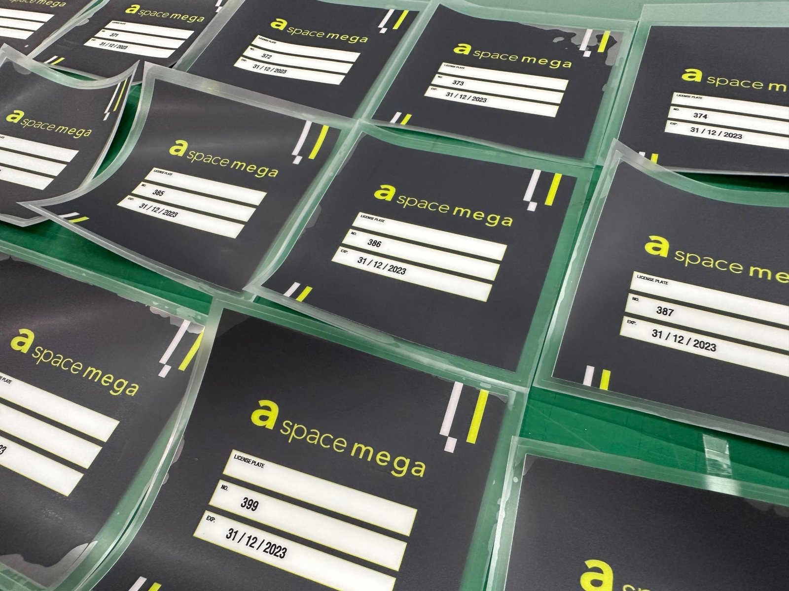 ป้ายสูญญากาศ ติดกระจกรถ เข้า-ออกหมู่บ้าน