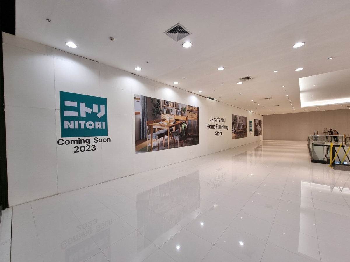 สติ๊กเกอร์และป้ายปิดปรับปรุงร้าน Coming Soon พิมพ์คมชัด สีสด เหมาะสำหรับติดหน้าร้าน โครงการใหม่ และงานรีโนเวท