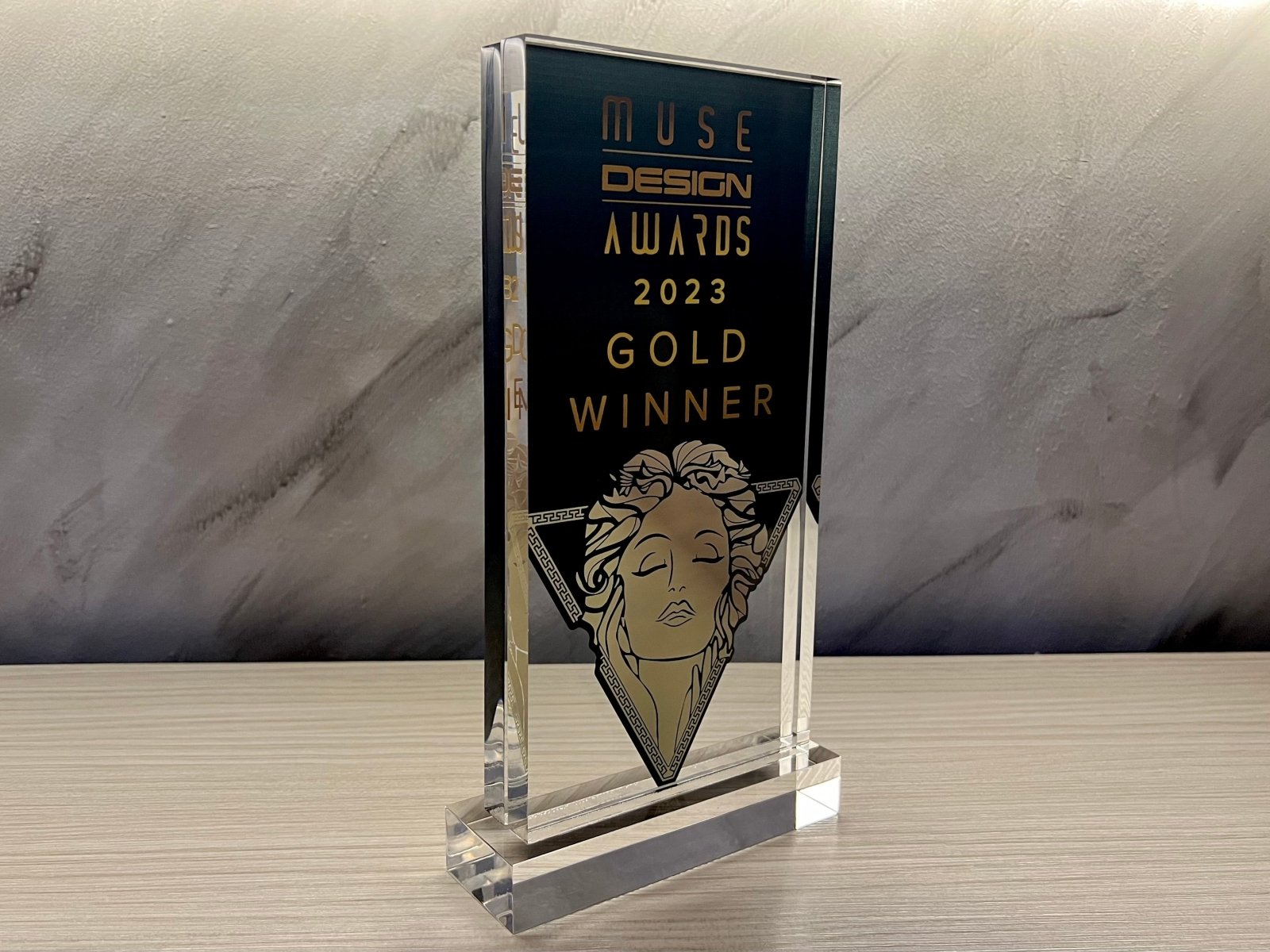 โล่รางวัล Acrylic Trophy Award อะคริลิคใส พิมพ์คมชัด ดีไซน์หรูหรา เหมาะสำหรับงานมอบรางวัล เกียรติยศ การแข่งขัน และงานองค์กร