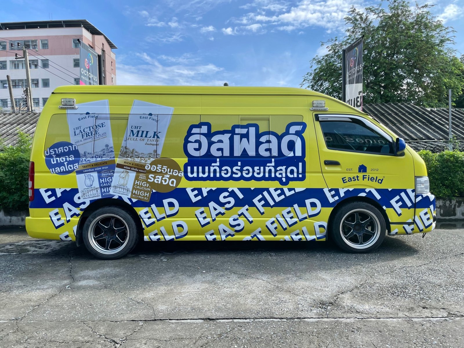 สติ๊กเกอร์ติดรถตู้ Van Wrap Sticker พิมพ์คมชัด วัสดุทนทาน เหมาะสำหรับโฆษณา โปรโมชัน และตกแต่งรถเพื่อสร้างเอกลักษณ์