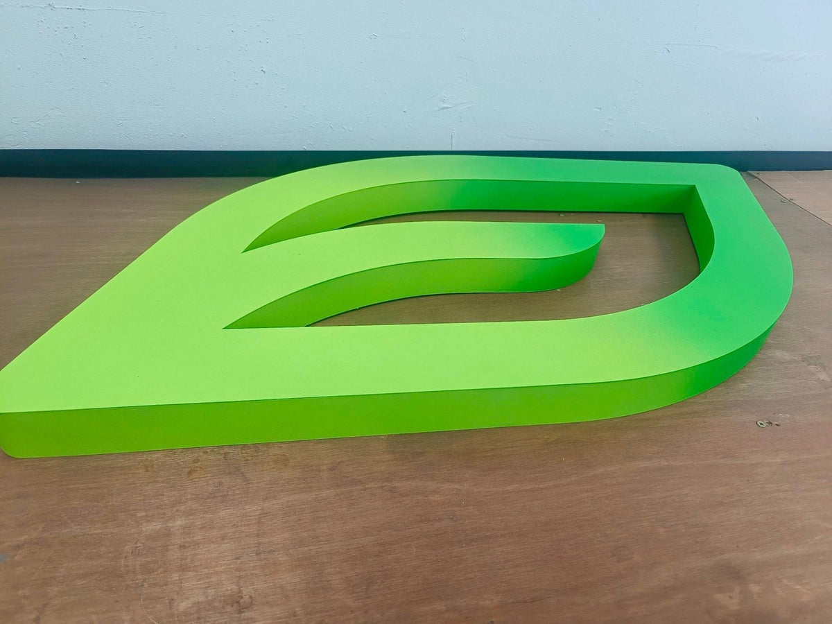 อักษรโลหะพ่นสี ป้ายโลโก้ ป้ายโลหะพ่นไล่เฉดสี ป้ายทำสี gradient ป้ายพ่นสีสวยๆ ป้ายทำสีสวยๆ - Octopus Media Solutions