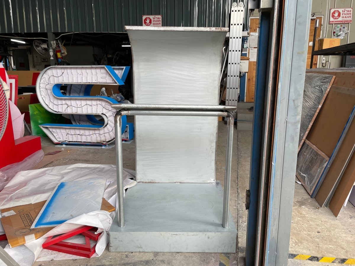 โพเดียม รปภ. และจุดพัก รปภ. แข็งแรง ทนทาน ดีไซน์ใช้งานสะดวก เหมาะสำหรับโครงการ อาคารสำนักงาน คอนโด และพื้นที่สาธารณะ