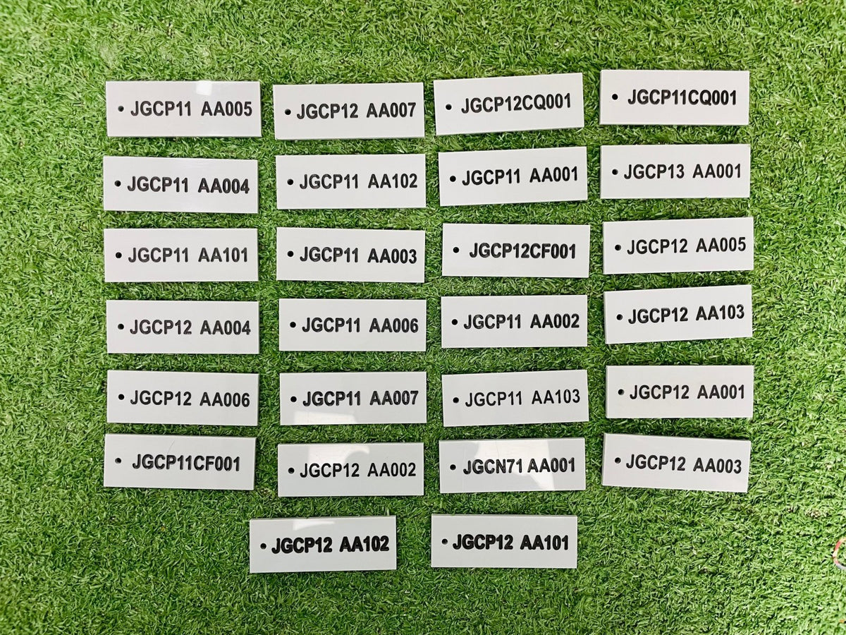 เซาะร่องอะคริลิค Laser Marking งานพิมพ์และแกะสลักคมชัด เนี้ยบหรู เหมาะสำหรับป้ายชื่อ ป้ายบริษัท และงานตกแต่งพิเศษ