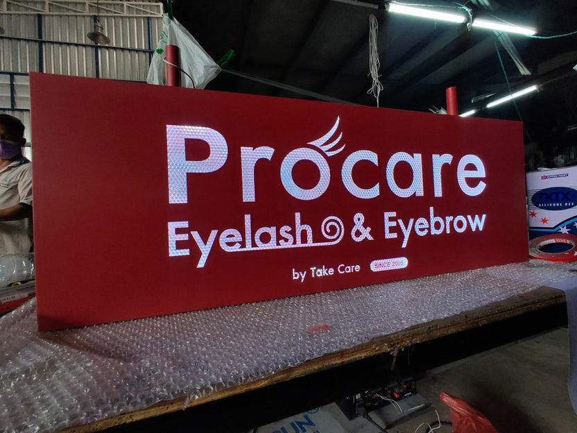 ป้ายไฟ LED สีแดง Procare บริการขนตาและคิ้ว ตัวอักษรขาวสว่าง