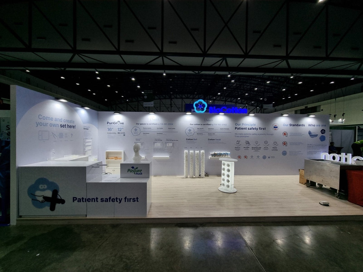 รับทำบูธแสดงสินค้า บูธออกงานอีเวนต์ และบูธ Expo ดีไซน์สวย พิมพ์คมชัด โครงสร้างแข็งแรง เหมาะสำหรับงานโปรโมชันและนิทรรศการ