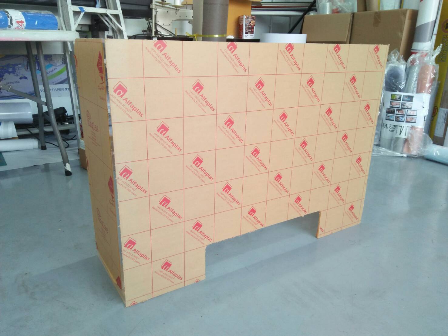 ฉากกั้นโควิด ฉากกั้นอะคริลิคใส (Covid-19) - Octopus Media Solutions