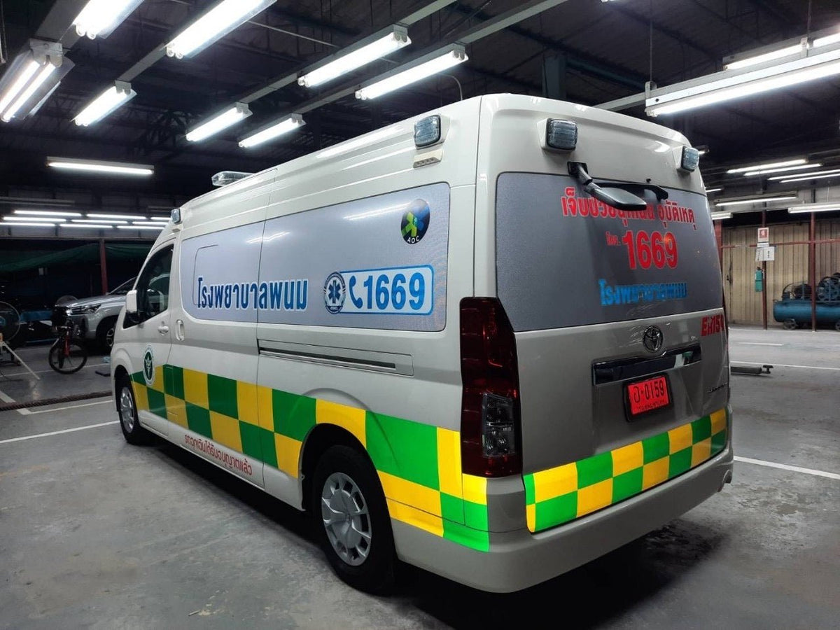 สติ๊กเกอร์ติดรถฉุกเฉิน Ambulance Sticker พิมพ์คมชัด สะท้อนแสงได้ เหมาะสำหรับรถพยาบาล รถกู้ชีพ และยานพาหนะฉุกเฉินทุกประเภท