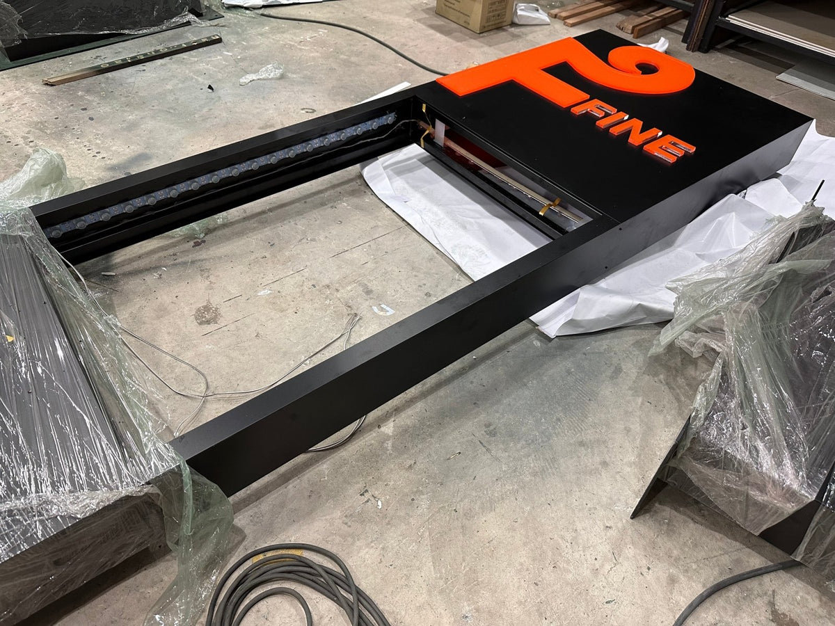 ป้ายตั้ง Totem ป้ายเสาบอกทาง เสาประชาสัมพันธ์ ดีไซน์สูงเด่น เหมาะสำหรับห้างสรรพสินค้าและอาคาร