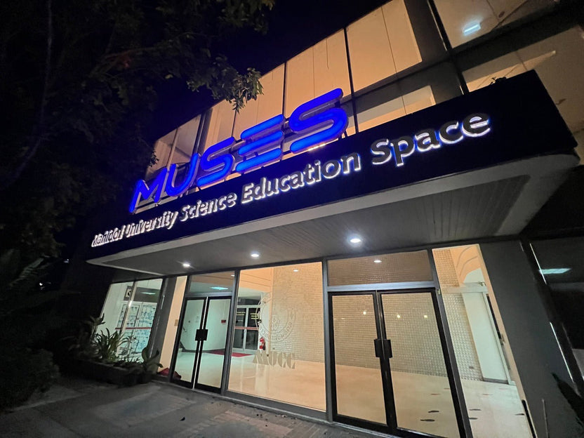 ป้ายไฟออกหน้า ติดบนกันสาด ดีไซน์สวยเด่น เหมาะสำหรับร้านอาหาร ร้านค้า และอาคารพาณิชย์