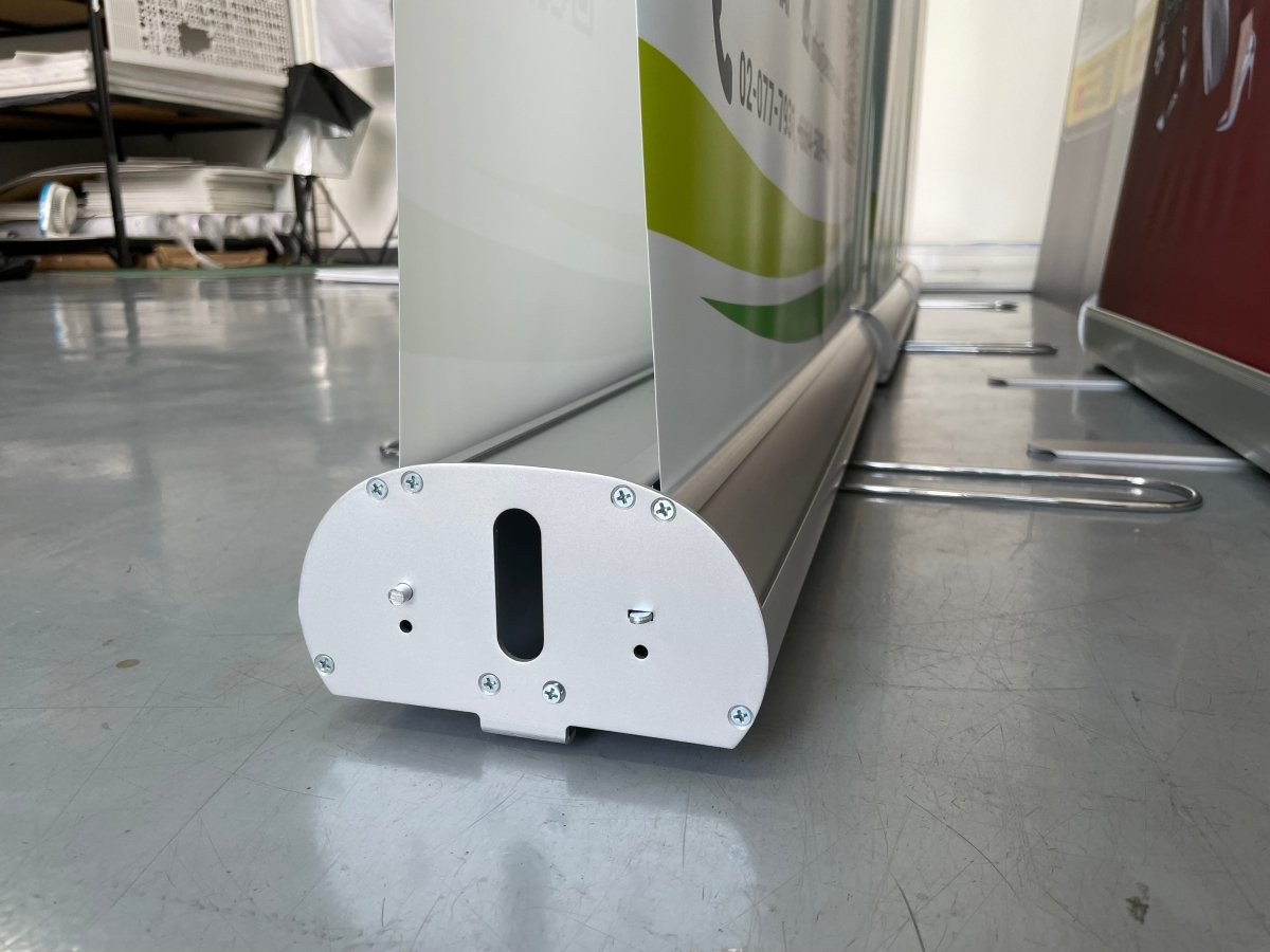 โรลอัพ (Roll Up) ป้ายตั้งโฆษณา ม้วนเก็บได้ | เกรด A คุณภาพดี แข็งแรง