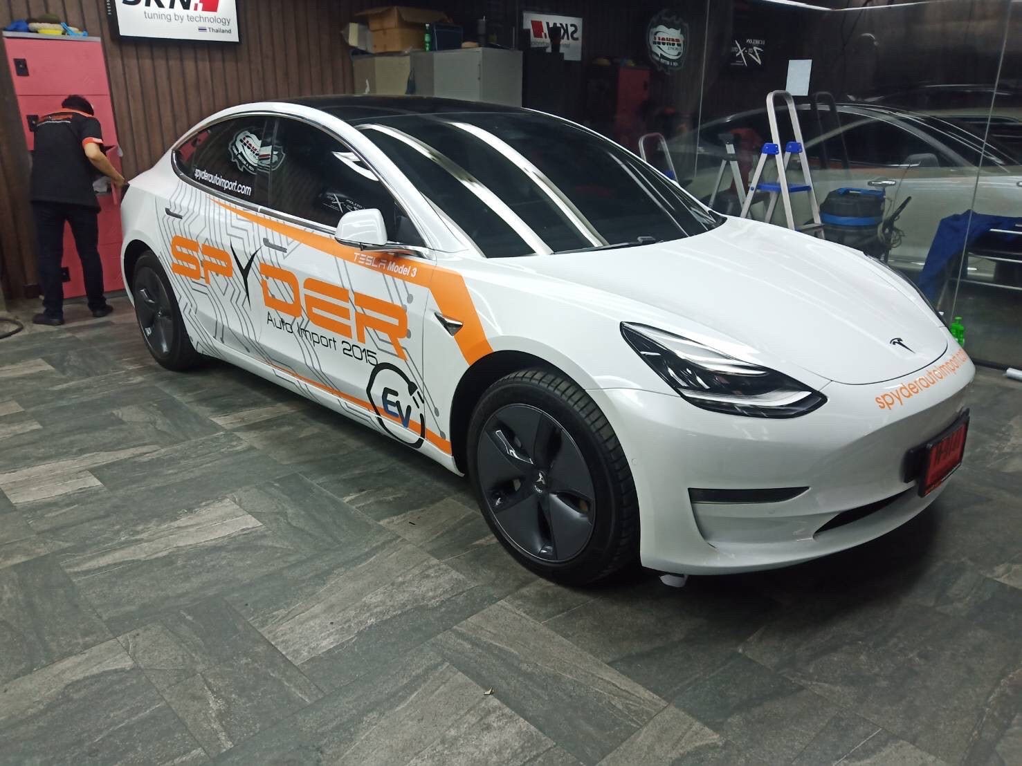 สติ๊กเกอร์ไดคัทติดรถ พิมพ์คมชัด วัสดุทนทาน กันน้ำ เหมาะสำหรับงานโฆษณา โปรโมชัน และตกแต่งรถเพื่อเพิ่มเอกลักษณ์