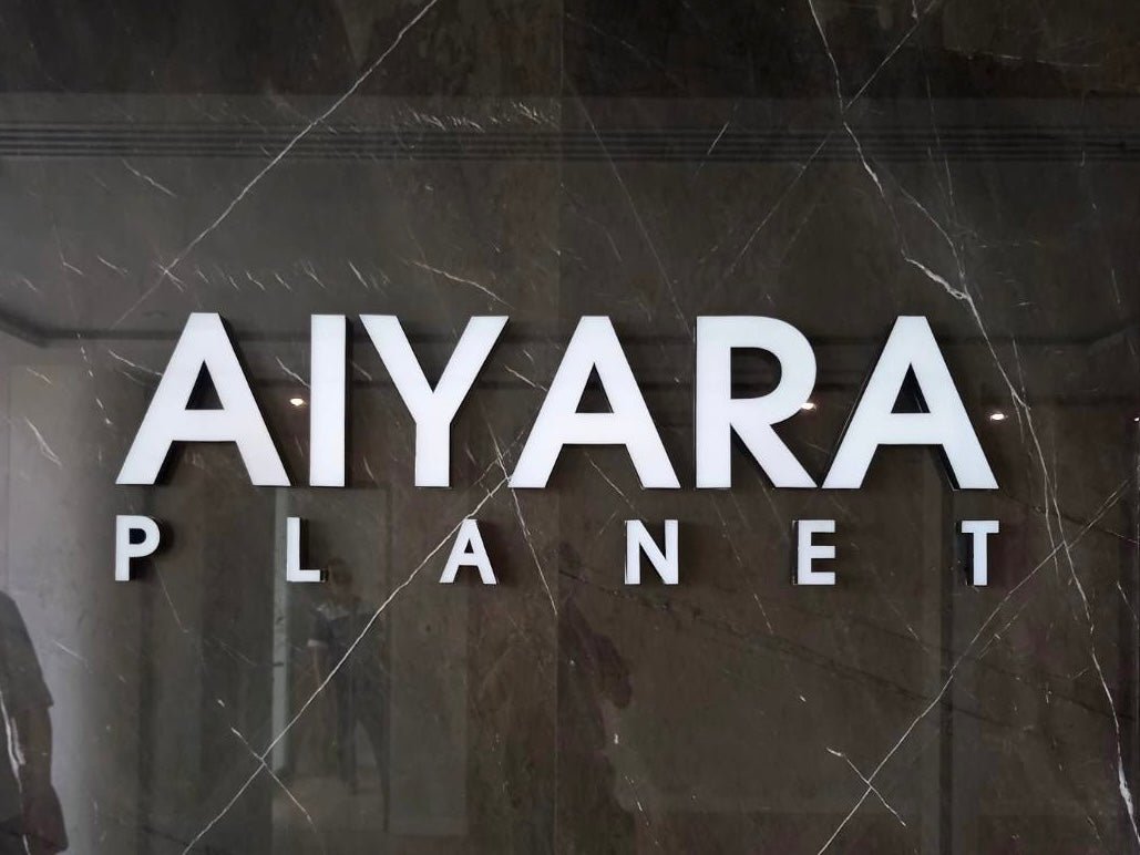 อักษรไฟไม่มีขอบ และป้ายไฟอลูมิเนียมไม่มีคิ้ว ดีไซน์ทันสมัย สว่างคมชัด เหมาะสำหรับป้ายร้านค้า ป้ายบริษัท และงานตกแต่งอาคาร