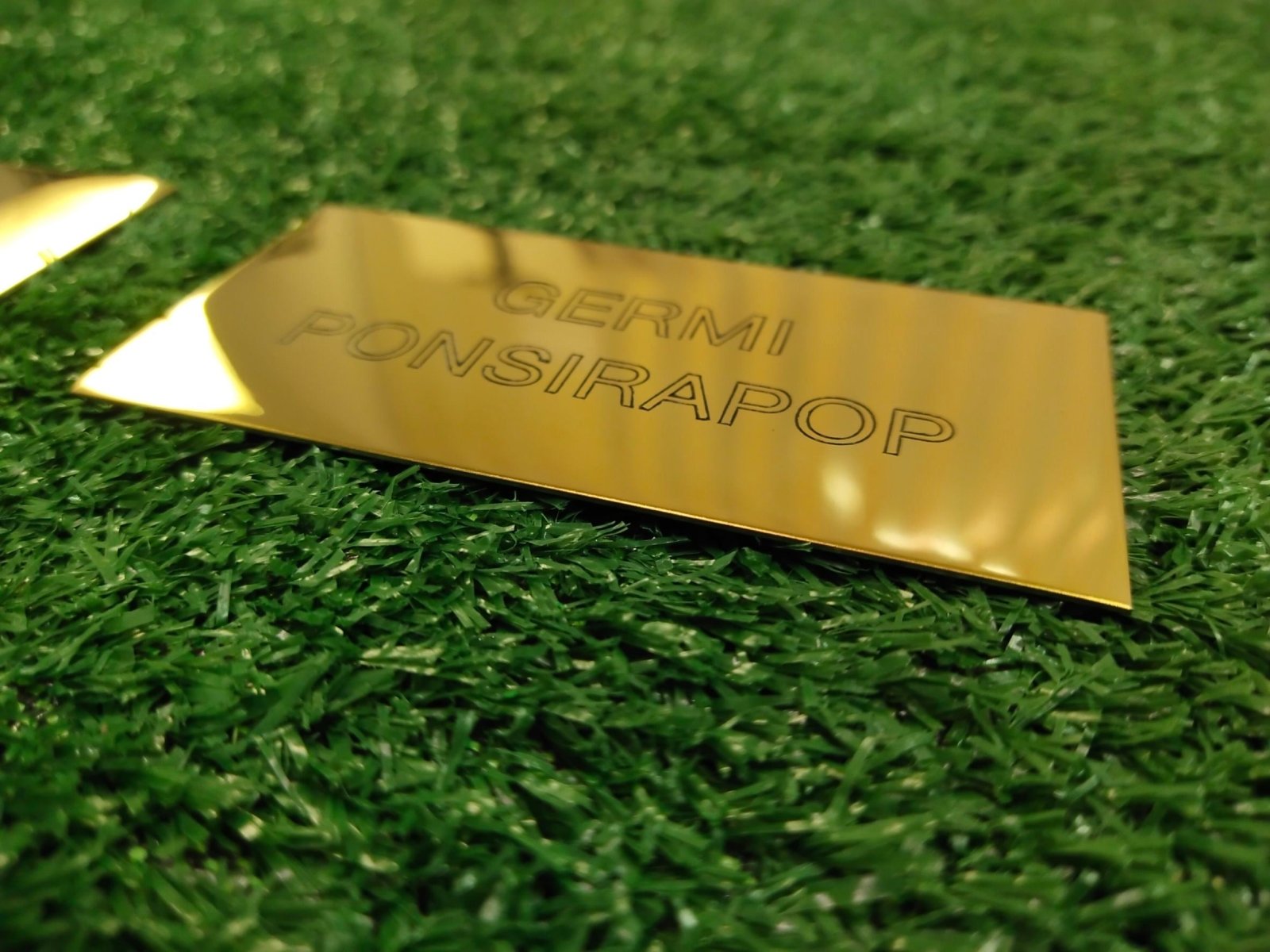 ป้ายสแตนเลส ทองเงา Mirror สวยหรู ทนทาน ใช้สำหรับป้ายชื่อบริษัท โลโก้องค์กร และตกแต่งอาคาร