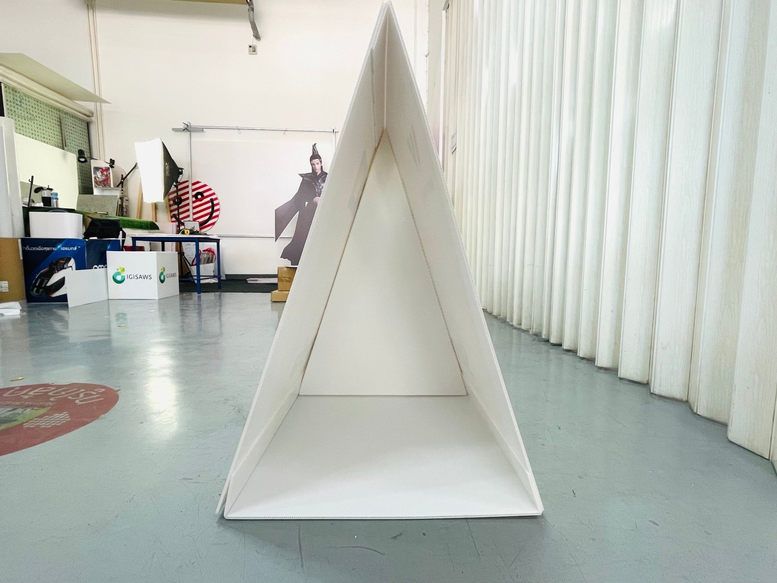 ป้ายสปอนเซอร์ พร้อมโลโก้ Li-Ning และ Yonex พิมพ์คมชัด เหมาะสำหรับงานกีฬา อีเวนต์ การแข่งขัน และโปรโมชันแบรนด์