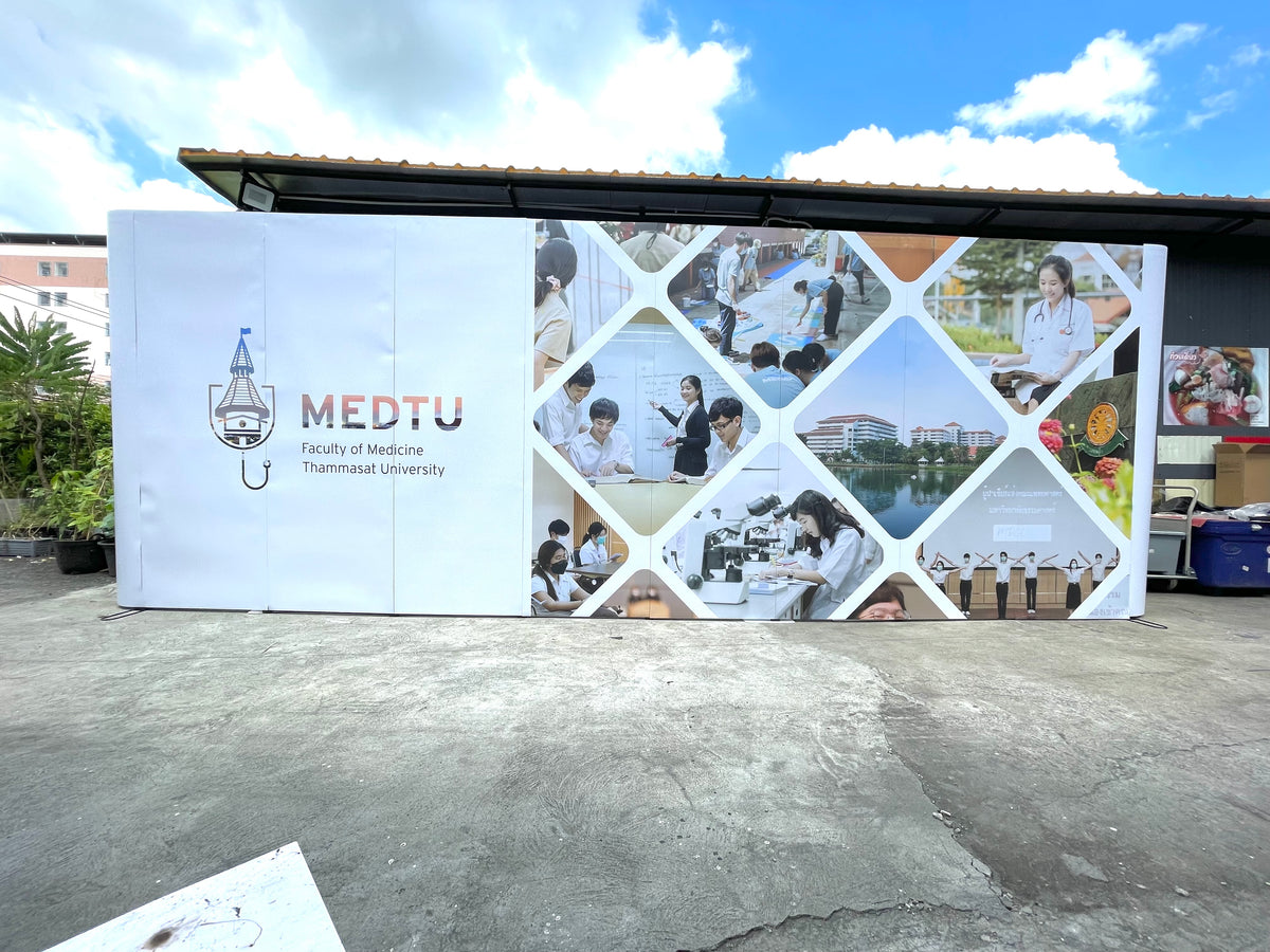 Backdrop แบคดรอปสำเร็จรูป พิมพ์คมชัด ติดตั้งง่าย เหมาะสำหรับงานอีเวนต์ นิทรรศการ และงานโปรโมชัน
