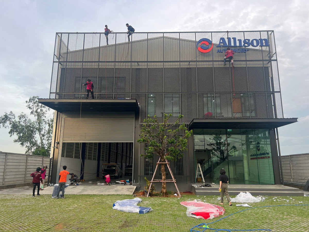 ติดตั้งป้ายโรยตัว ทีมช่างมืออาชีพ ปลอดภัย เหมาะสำหรับอาคารสูงและงานติดตั้งป้ายกลางแจ้ง