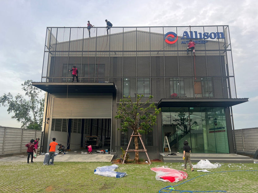 ติดตั้งป้ายโรยตัว ทีมช่างมืออาชีพ ปลอดภัย เหมาะสำหรับอาคารสูงและงานติดตั้งป้ายกลางแจ้ง