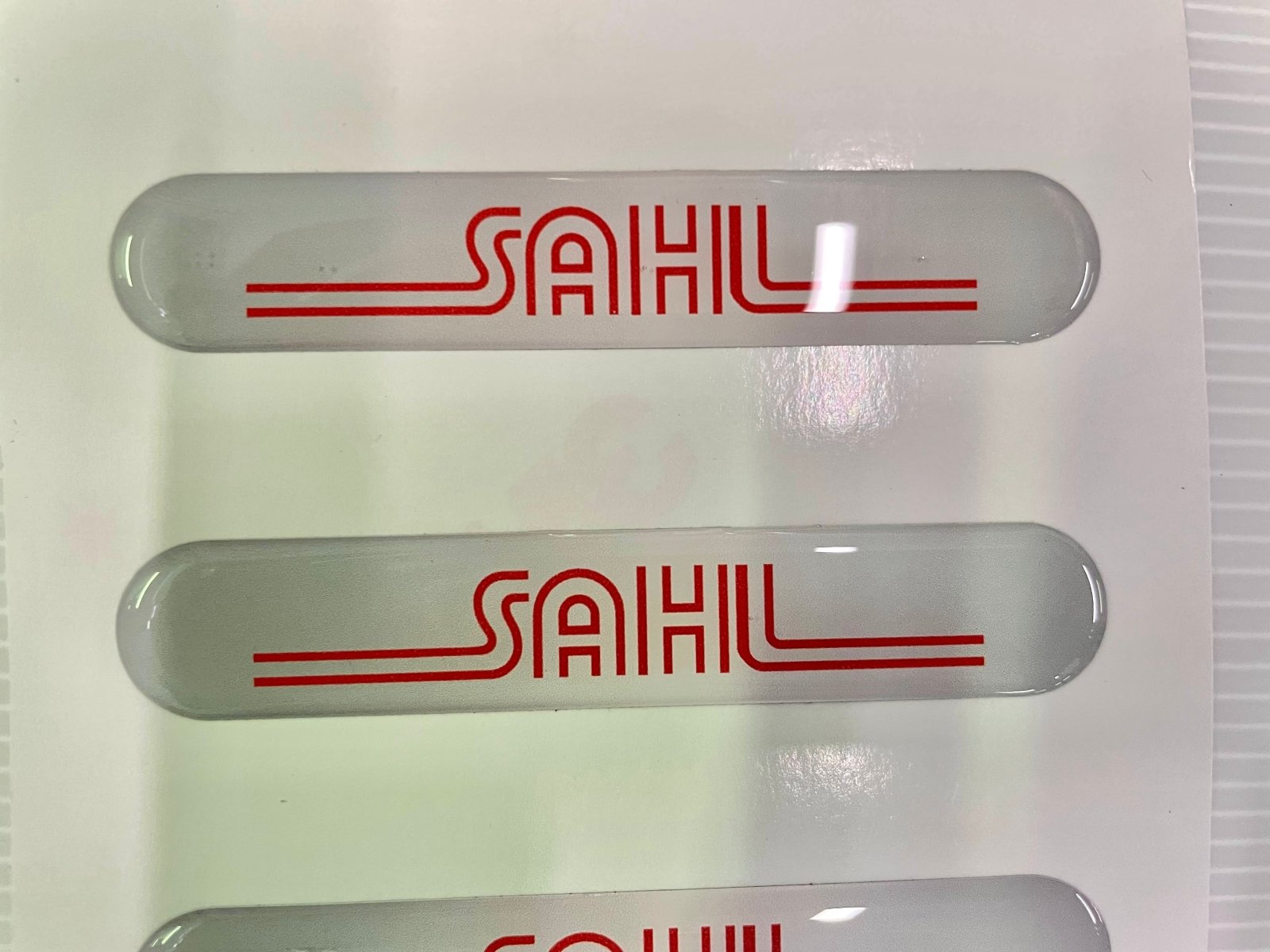 สติ๊กเกอร์เรซิ่น และสติ๊กเกอร์นูน Resin Dome Sticker พิมพ์คมชัด เคลือบเรซิ่นเงางาม เหมาะสำหรับฉลากสินค้า โลโก้ และงานพรีเมียม