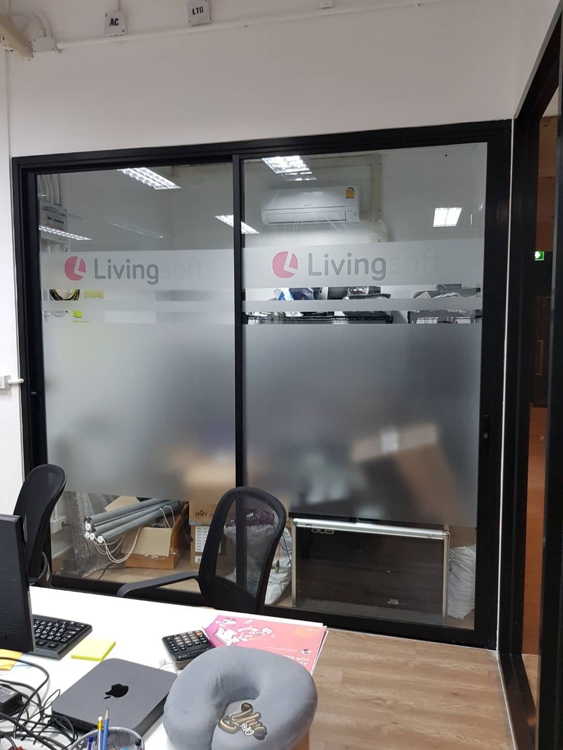 สติ๊กเกอร์ฝ้า ติดกระจก ฟิล์มฝ้าติดกระจก - Octopus Media Solutions