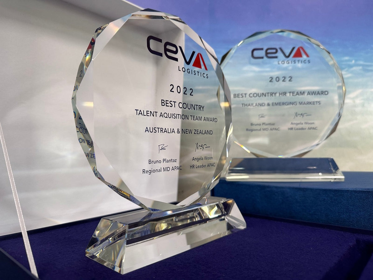 โล่รางวัล Acrylic Trophy Award อะคริลิคใส พิมพ์คมชัด ดีไซน์หรูหรา เหมาะสำหรับงานมอบรางวัล เกียรติยศ การแข่งขัน และงานองค์กร