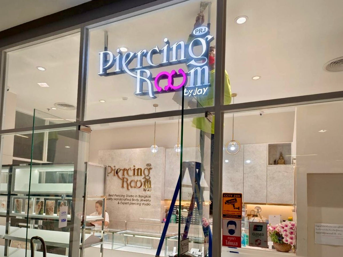 อักษรไฟไม่มีขอบ และป้ายไฟอลูมิเนียมไม่มีคิ้ว ดีไซน์ทันสมัย สว่างคมชัด เหมาะสำหรับป้ายร้านค้า ป้ายบริษัท และงานตกแต่งอาคาร