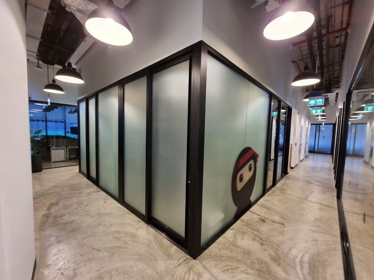 สติ๊กเกอร์ฝ้าติดกระจกติดประตูออฟฟิศ