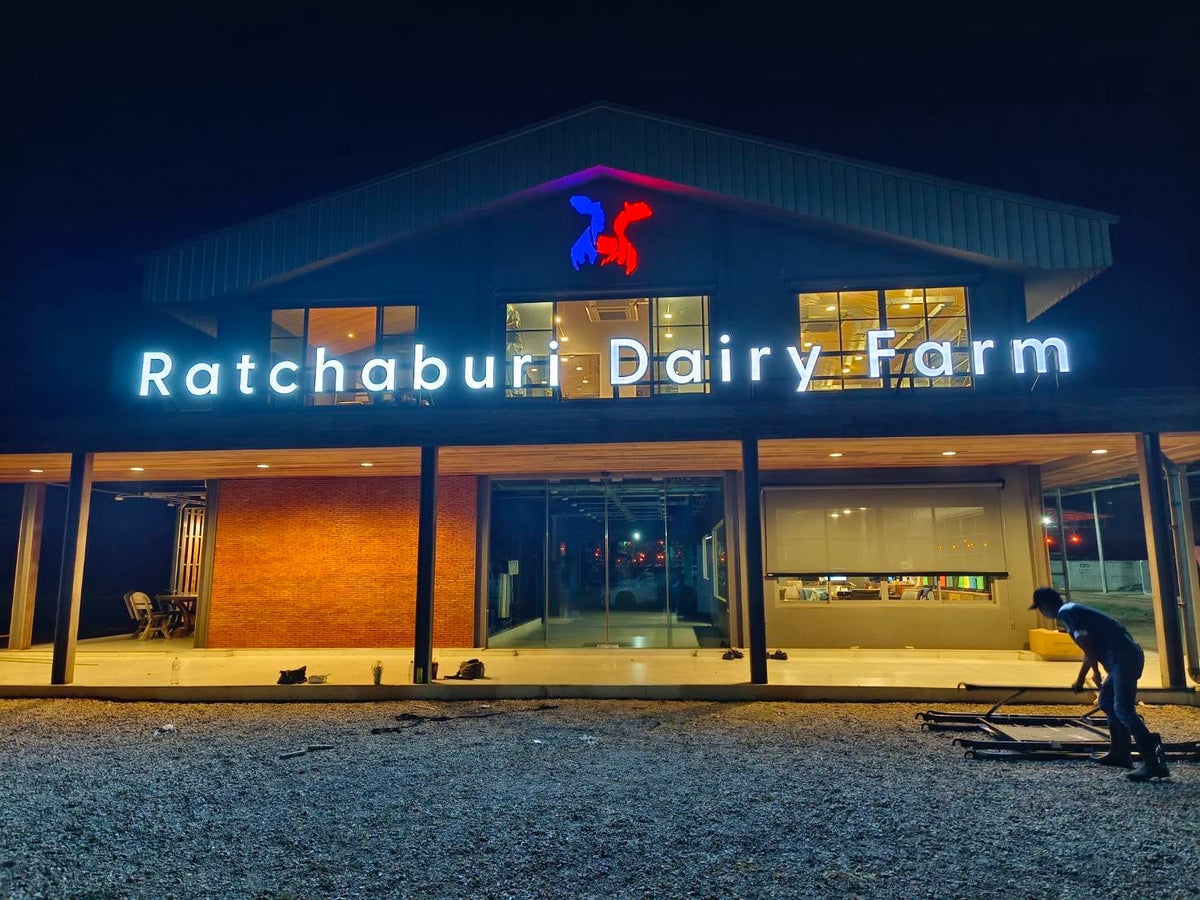 ป้ายไฟออกหน้า ติดบนกันสาด ดีไซน์สวยเด่น เหมาะสำหรับร้านอาหาร ร้านค้า และอาคารพาณิชย์