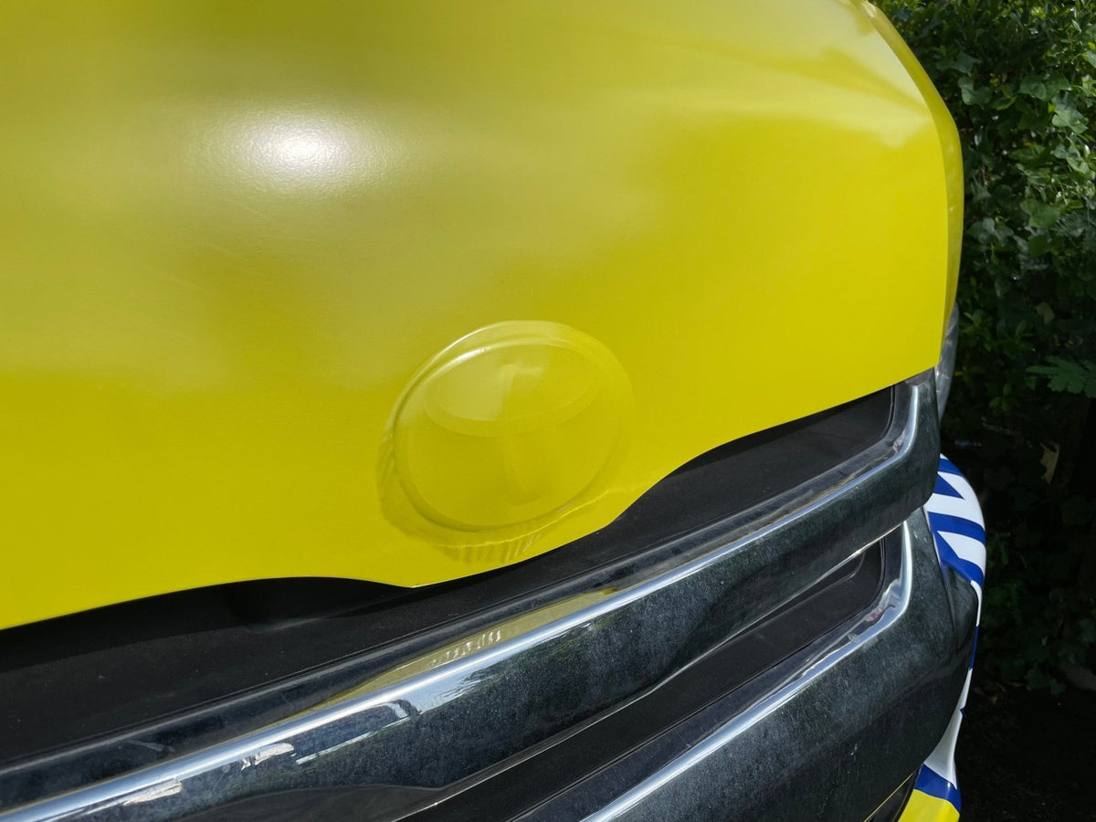 สติ๊กเกอร์ติดรถตู้ Van Wrap Sticker พิมพ์คมชัด วัสดุทนทาน เหมาะสำหรับโฆษณา โปรโมชัน และตกแต่งรถเพื่อสร้างเอกลักษณ์