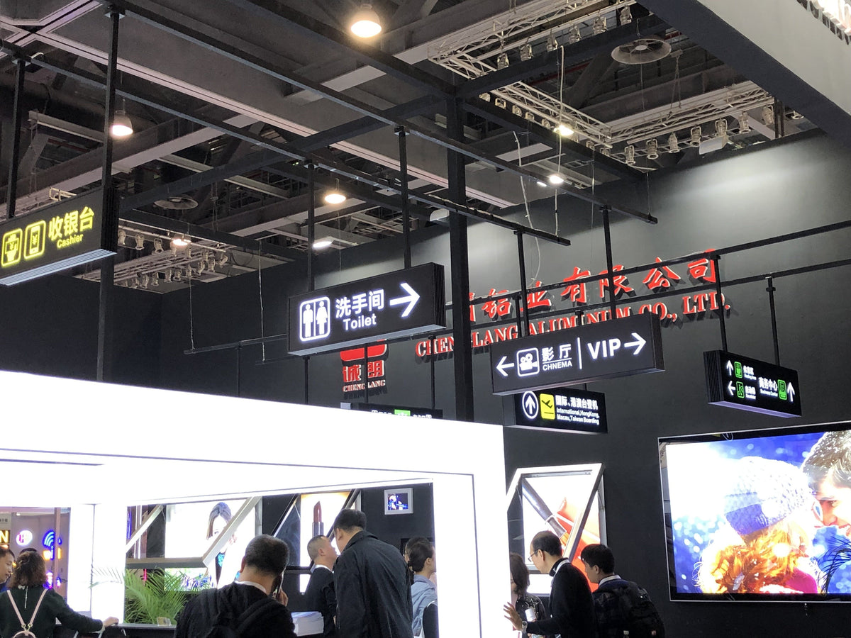 ป้ายแขวน ป้ายห้อยในห้าง ป้ายบอกทางไปห้องน้ำ ร้านป้ายกรุงเทพ รับออกแบบ พร้อมติดตั้งงานป้ายทุกชนิด ป้ายลานจอดรถ Celling sign