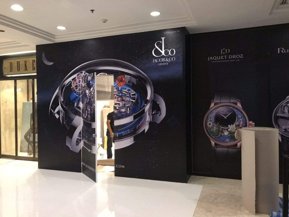 สติ๊กเกอร์และป้ายปิดปรับปรุงร้าน Coming Soon พิมพ์คมชัด สีสด เหมาะสำหรับติดหน้าร้าน โครงการใหม่ และงานรีโนเวท