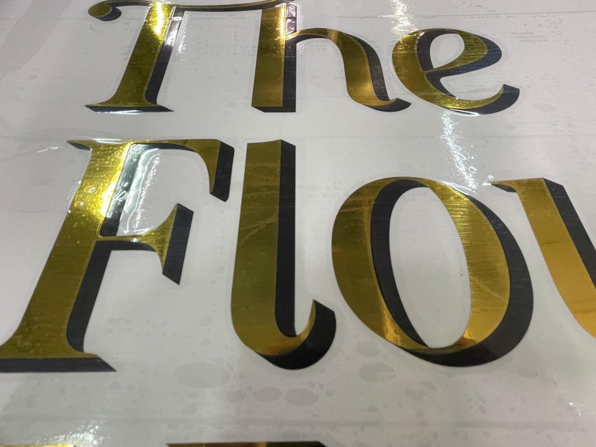 สติ๊กเกอร์ไดคัทติดกระจก สีทอง หรูหรา พิมพ์คมชัด เหมาะสำหรับร้านอาหาร คาเฟ่ และงานตกแต่งอาคาร