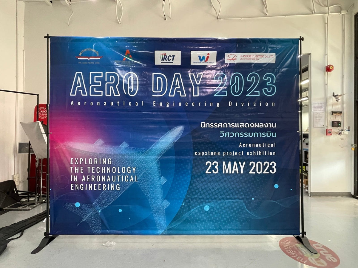 แบคดรอปไวนิล Vinyl Backdrop พิมพ์คมชัด สีสด ทนแดดฝน เหมาะสำหรับงานอีเวนต์ งานถ่ายภาพ และงานโปรโมชันต่าง ๆ