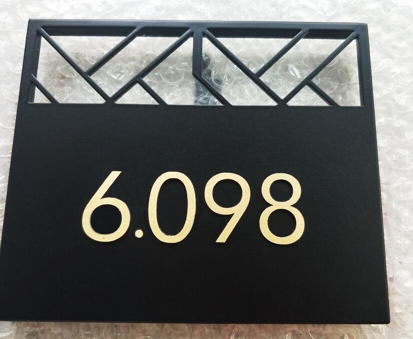 ป้ายบ้านเลขที่ และป้ายเลขที่ห้อง พิมพ์คมชัด ดีไซน์หรูหรา ทนทาน เหมาะสำหรับบ้าน อาคารชุด คอนโด และสำนักงาน