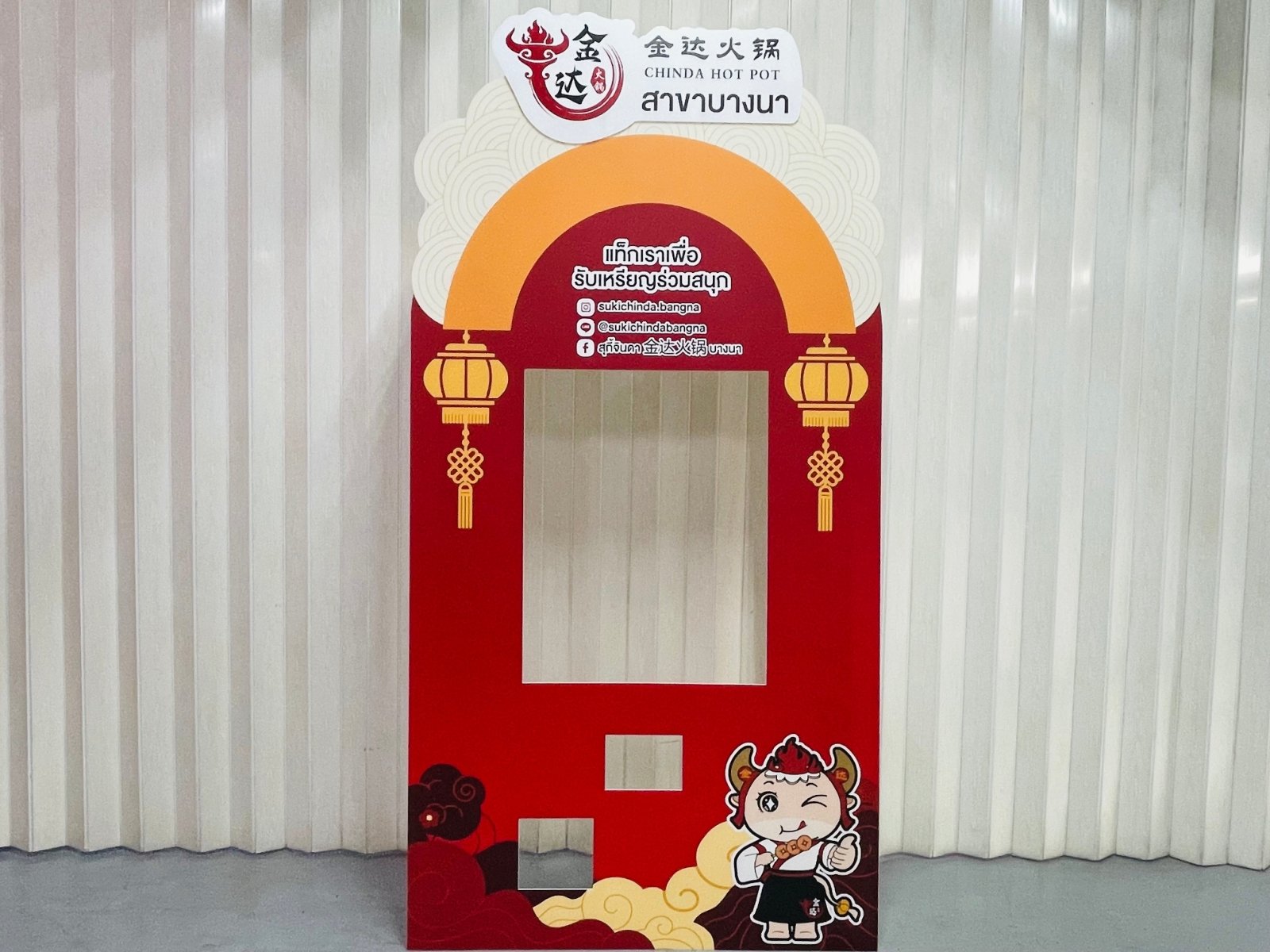 กรอบป้าย Instagram และ Facebook ดีไซน์เหมือนหน้าฟีดโซเชียล เหมาะสำหรับงานอีเวนต์ งานถ่ายภาพ และกิจกรรมโปรโมชัน