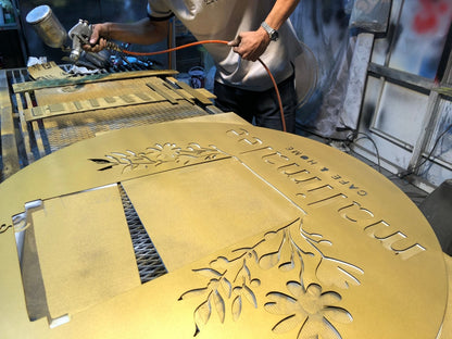 ป้ายอักษร พ่นสีทอง - Octopus Media Solutions ป้ายทำสี อักษรนูน Signage